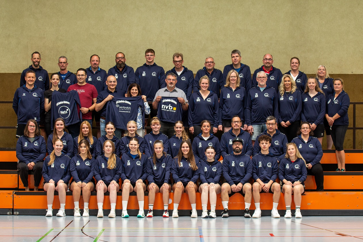 🔝Neue Kapuzenjacken für 60 Ehrenamtler der HSG Bad Bentheim-Gildehaus 🥳 Zusammen mit weiteren Sponsoren haben wir die über 60 ehrenamtlich tätigen Kräfte mit einer neuen einheitlichen Kapuzenjacke ausgestattet. Die ehrenamtlich tätigen Trainer, Co-Trainer, Betreuer, Schiedsrichter und Vorstandsmitglieder freuten sich sehr über die Jacke.🧡